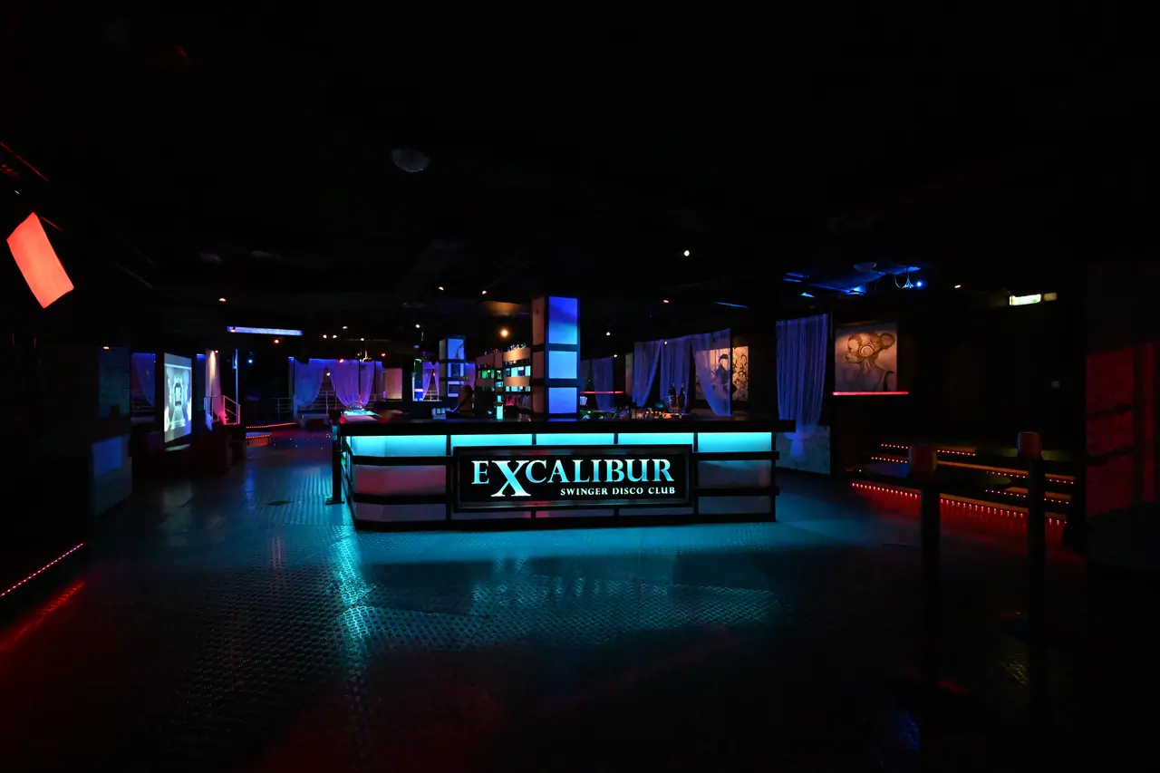 4-Bancone Bar Excalibur H.webp