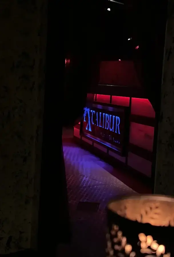 Z1-Excalibur Banco Bar V.webp