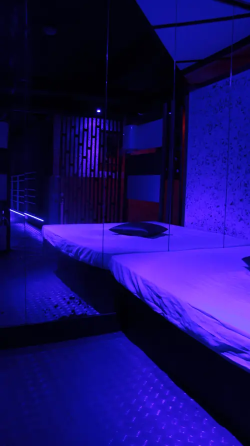 24-Swinger Prive V.webp